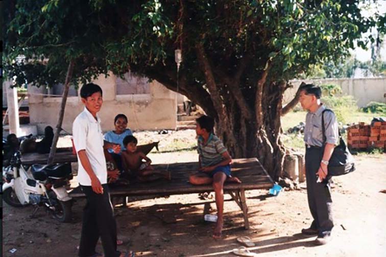 202012018順天堂大　国際教養学部オンライン講義資料・写真カンボジア木陰2